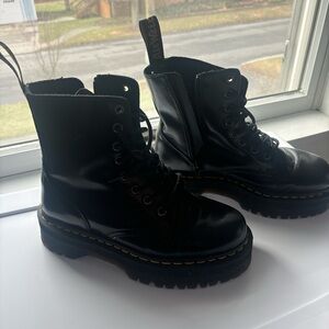 Platform doc martens